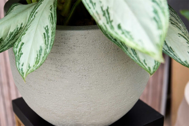 LUCA Terreno New Egg Pot Clay