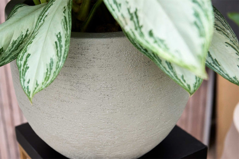 LUCA Terreno New Egg Pot Clay